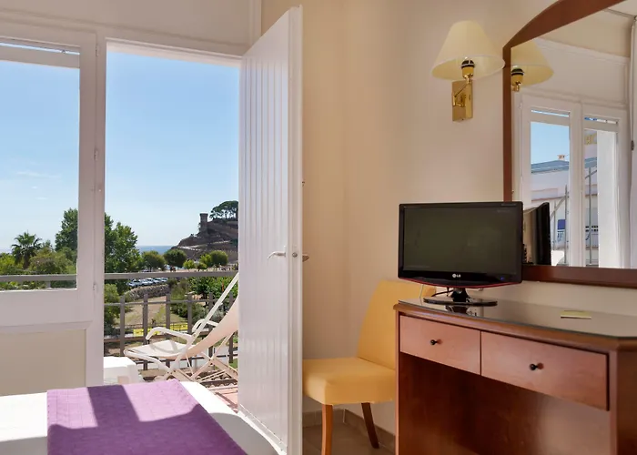 Rvhotels Avenida מלון טוסה דה מאר